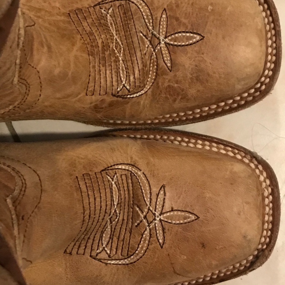 Boots - Picture 3 of 5